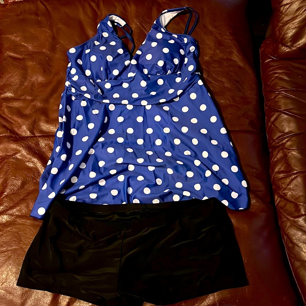 Brand new polka dotted white and blue bathing suit 🩱 🥽👒 from chic.com😍